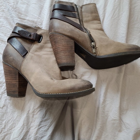 ALDO Taupe Brown strappy booties Womens size 39 or 8.5 - Picture 3 of 12